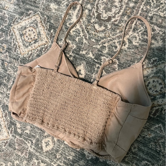 Abercrombie & Fitch Women's Cream Cinched Front Cropped Cami - Medium - Picture 3 of 4